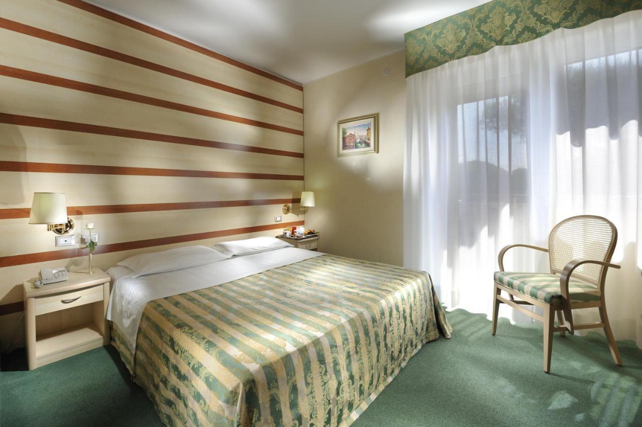 Hotel Arizona Линьяно-Саббьядоро Номер фото